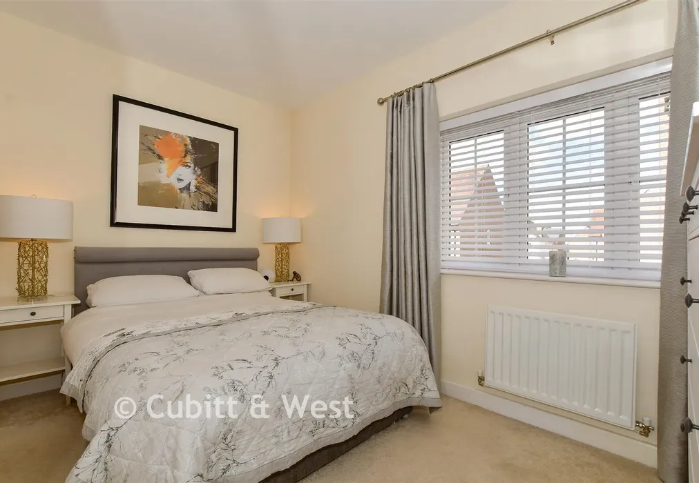 Bedroom 1 - Kilnwood Close, Faygate, West Sussex - Wards of Kent