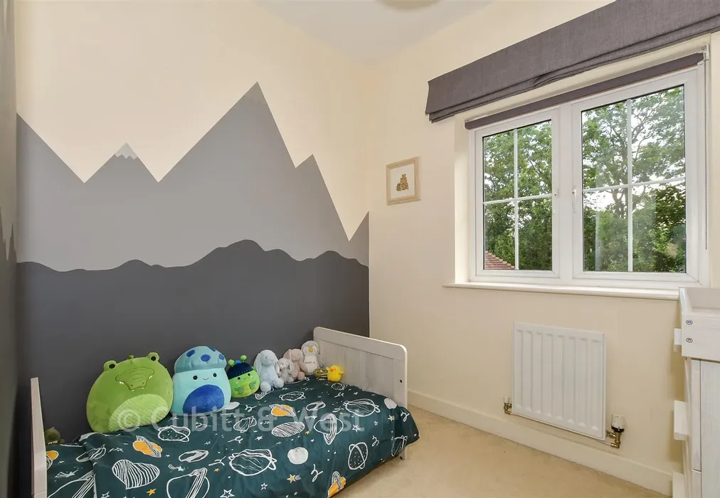 Bedroom 3 - Kilnwood Close, Faygate, West Sussex - Wards of Kent