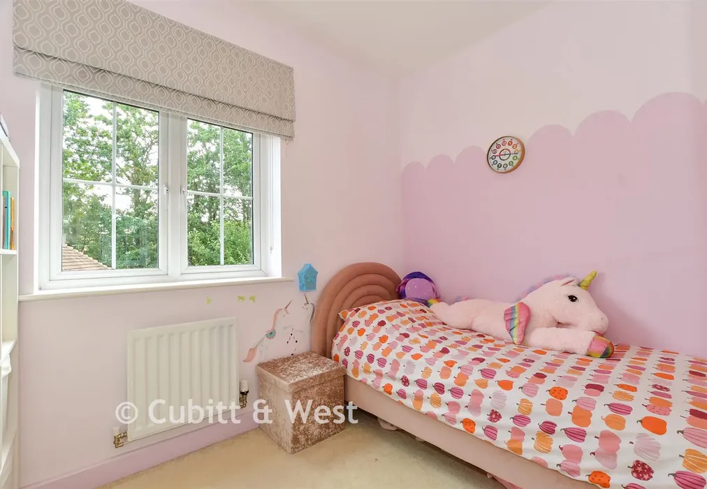 Bedroom 2 - Kilnwood Close, Faygate, West Sussex - Wards of Kent