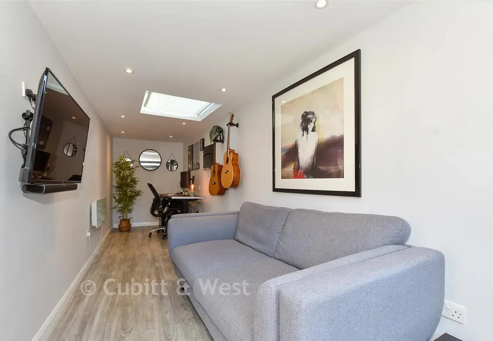 Office - Kilnwood Close, Faygate, West Sussex - Wards of Kent