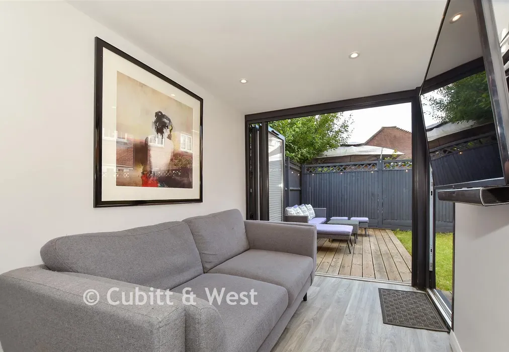 Office - Kilnwood Close, Faygate, West Sussex - Wards of Kent