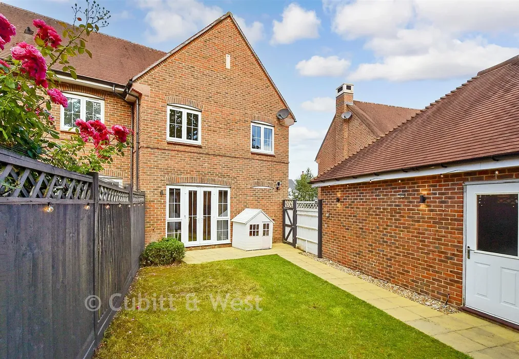 Rear Elevation - Kilnwood Close, Faygate, West Sussex - Wards of Kent
