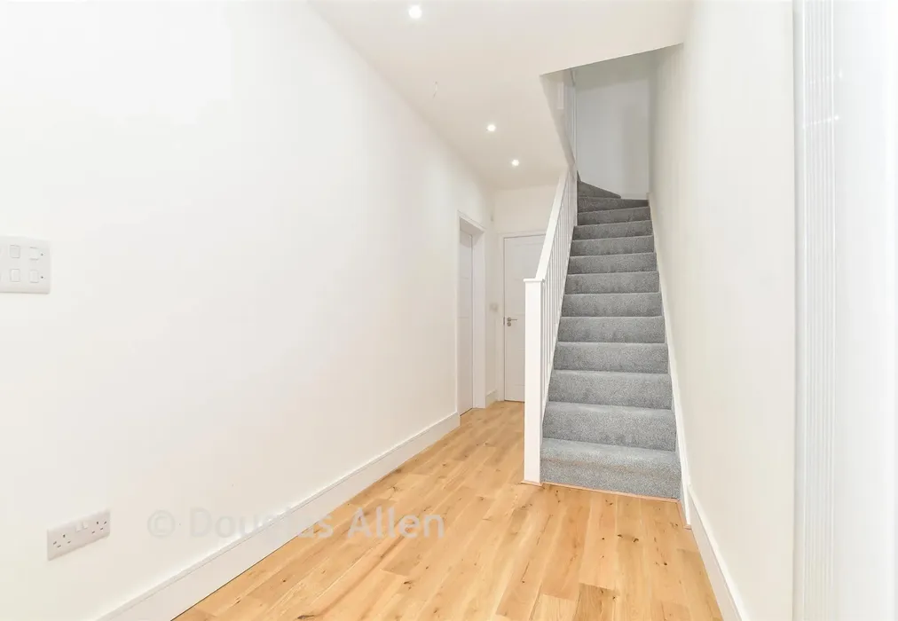 Hallway - Freshwell Avenue, Chadwell Heath, Essex - Wards of Kent