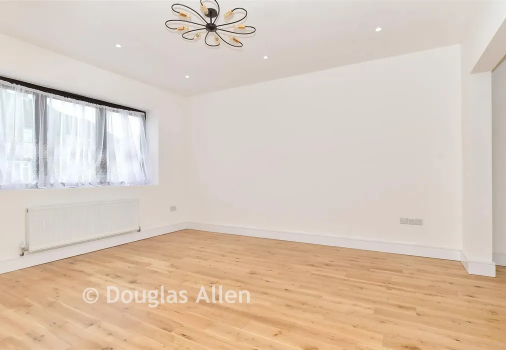 Lounge - Freshwell Avenue, Chadwell Heath, Essex - Wards of Kent