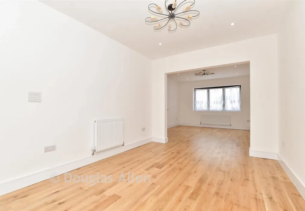 Family Area - Freshwell Avenue, Chadwell Heath, Essex - Wards of Kent