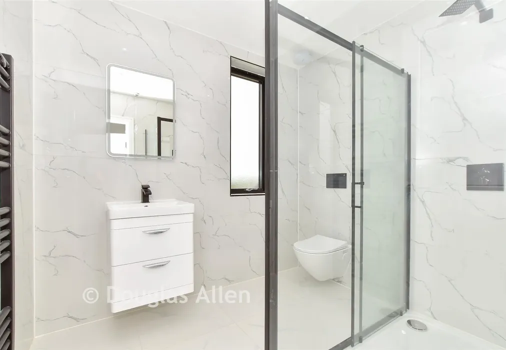 En-Suite - Freshwell Avenue, Chadwell Heath, Essex - Wards of Kent