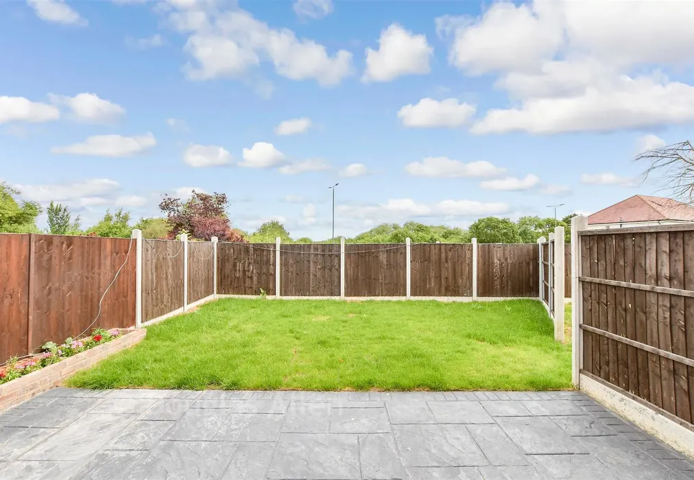 Rear Garden - Freshwell Avenue, Chadwell Heath, Essex - Wards of Kent