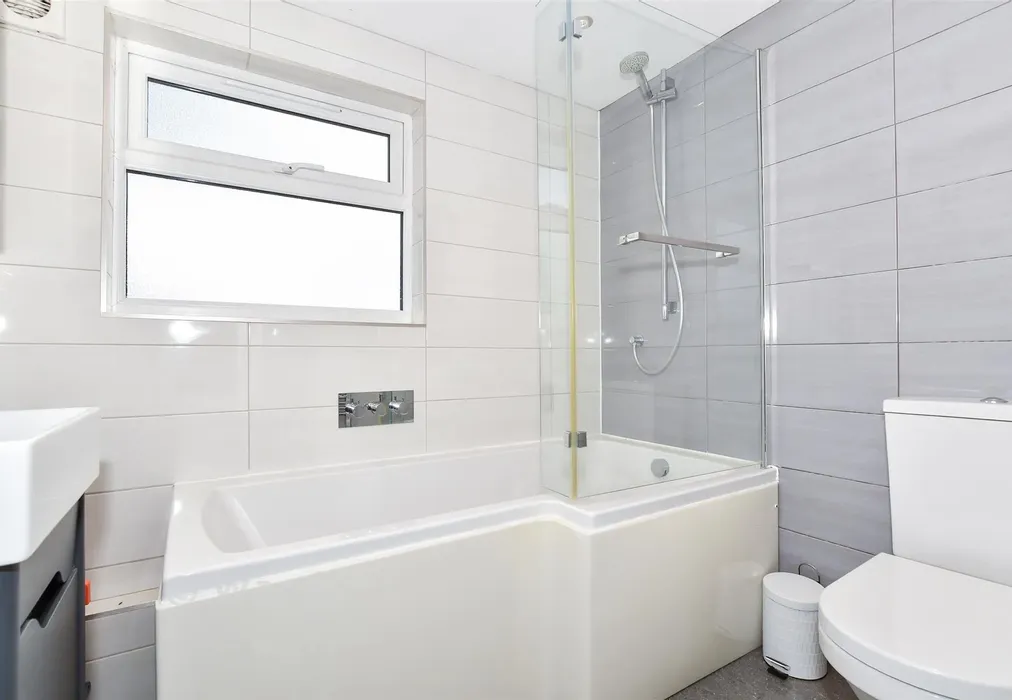 En-Suite Bathroom - Sycamore Drive, Greenacres, Aylesford, Kent - Wards of Kent