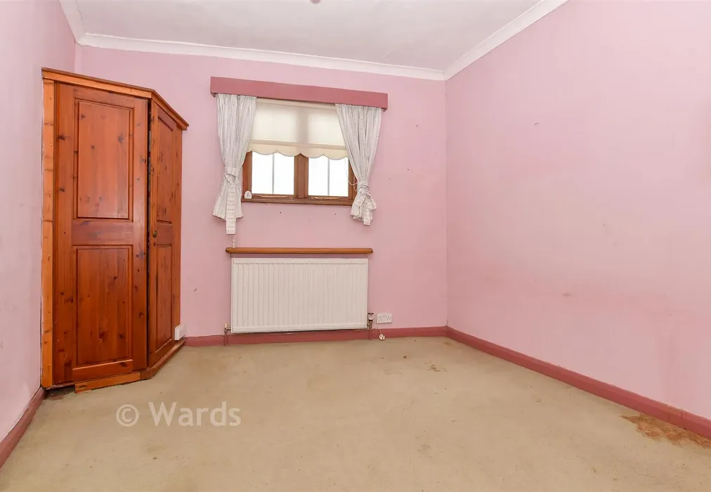 Bedroom 2 - Bowling Street, Sandwich, Kent - Wards of Kent