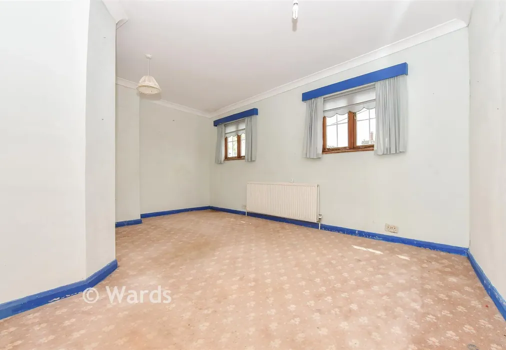 Bedroom 1 - Bowling Street, Sandwich, Kent - Wards of Kent
