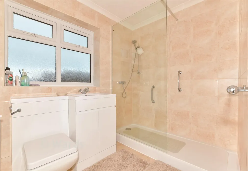 Shower Room - Station Road, Hythe, Kent - Wards of Kent
