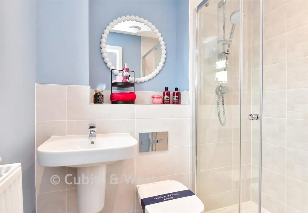 En-Suite - Elizabeth Square, Sword Street, Worthing, West Sussex - Wards of Kent