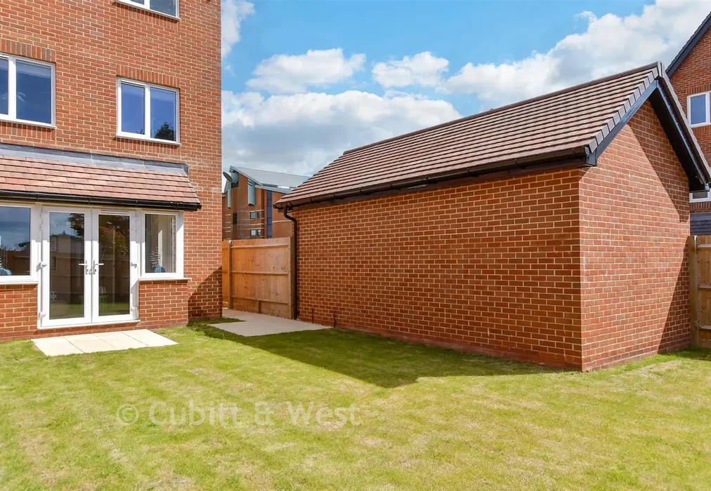Rear Garden - Elizabeth Square, Sword Street, Worthing, West Sussex - Wards of Kent