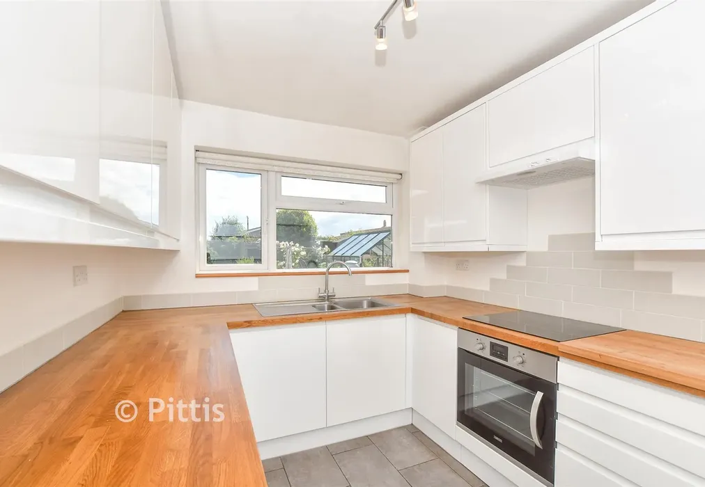 Kitchen - Redlake Road, Freshwater, Isle of Wight - Wards of Kent