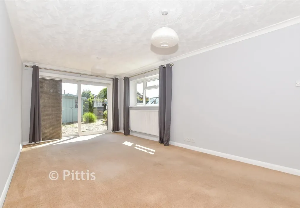 Family Room - Redlake Road, Freshwater, Isle of Wight - Wards of Kent