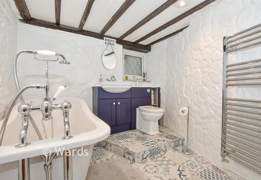 Bathroom - School Lane, Wouldham, Kent - Wards of Kent