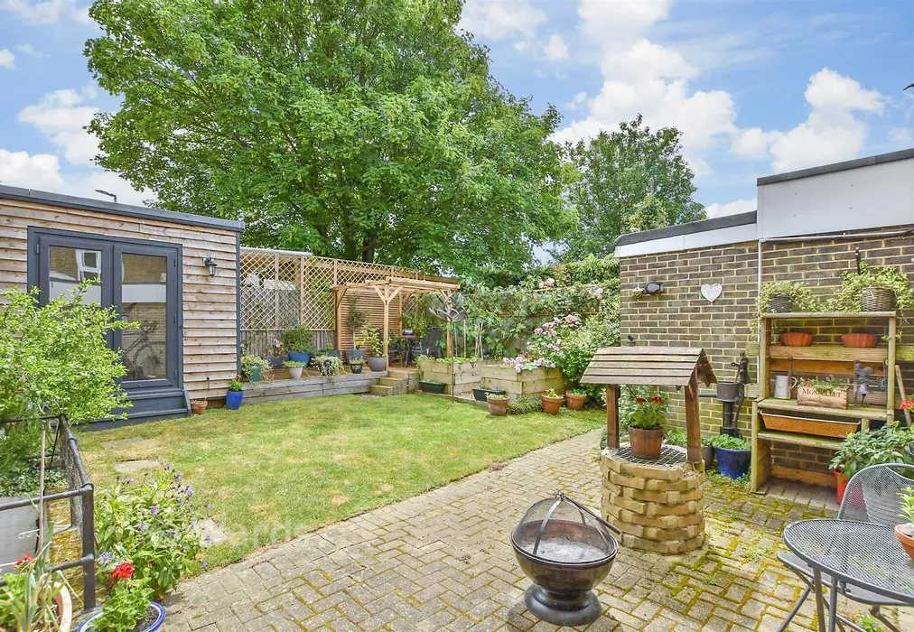 Rear Garden - School Lane, Wouldham, Kent - Wards of Kent