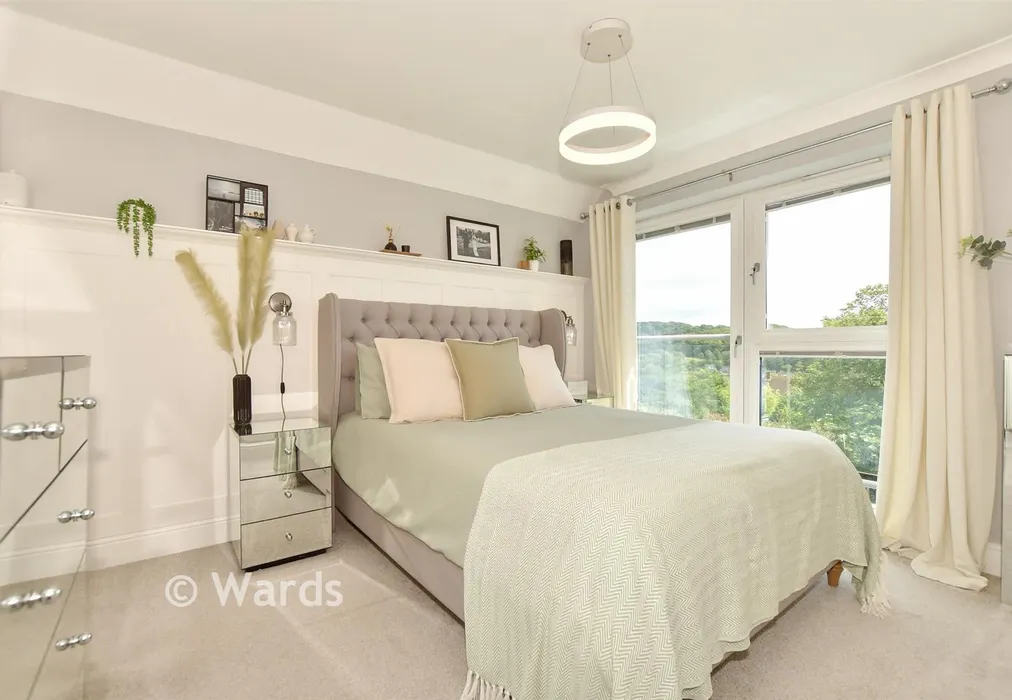 Bedroom 1 - High Ridge, Seabrook, Hythe, Kent - Wards of Kent