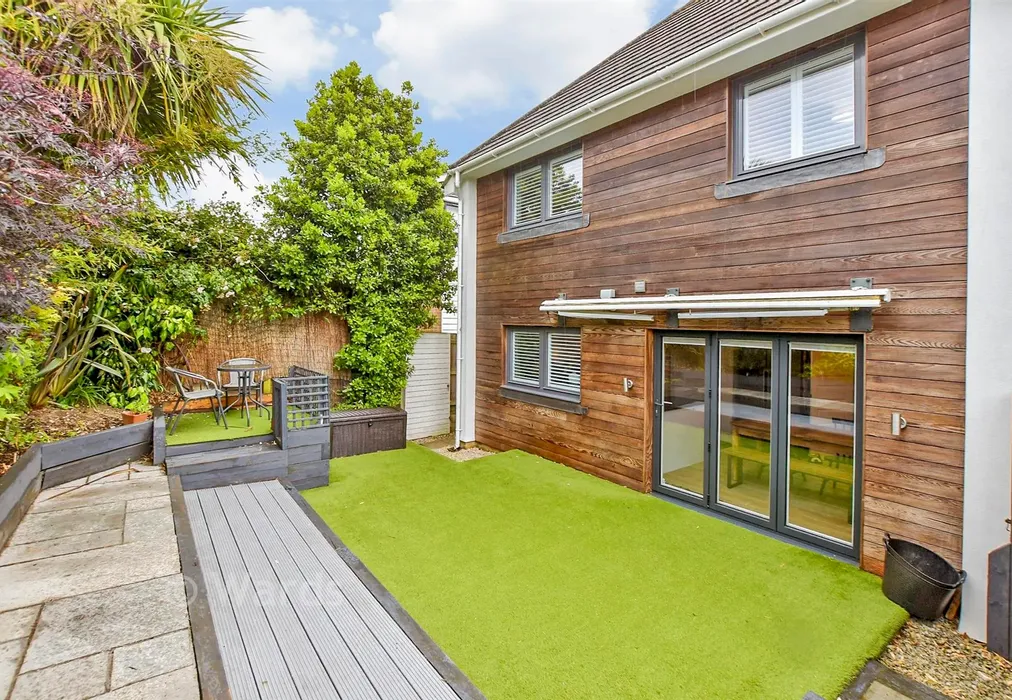 Front Garden - High Ridge, Seabrook, Hythe, Kent - Wards of Kent