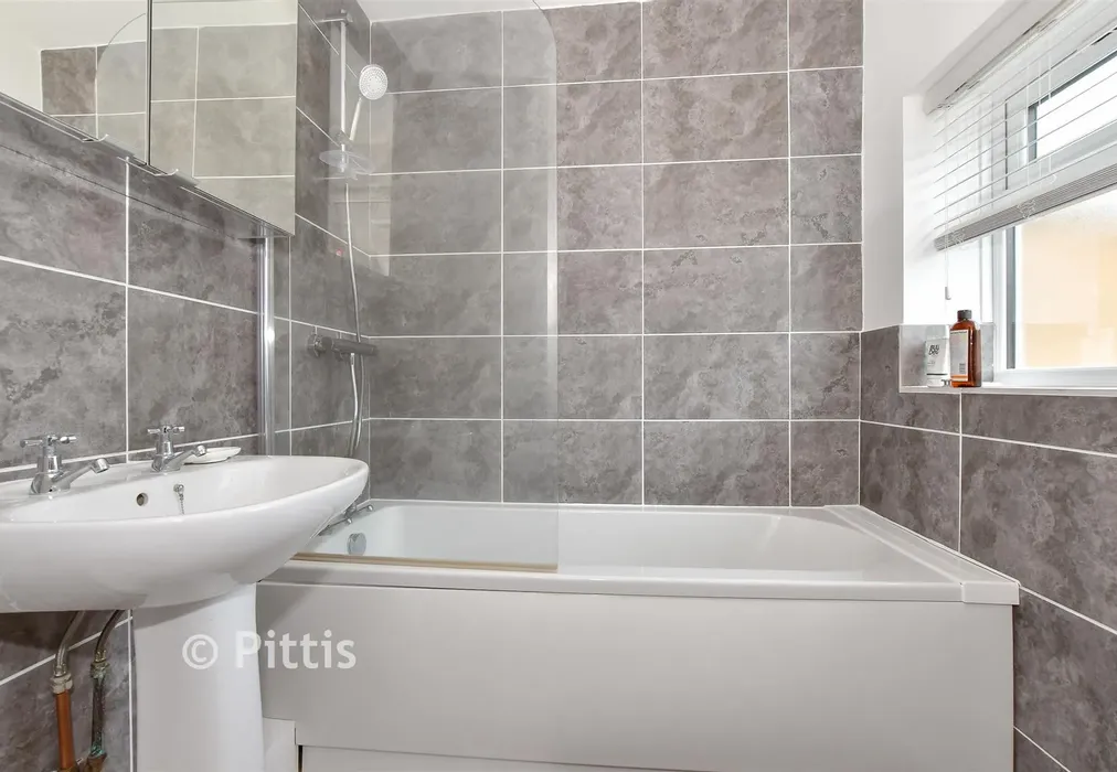 Bathroom - Nelson Street, Ryde, Isle of Wight - Wards of Kent