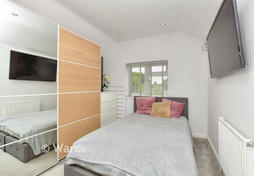 Bedroom 1 - Keycol Hill, Bobbing, Sittingbourne, Kent - Wards of Kent