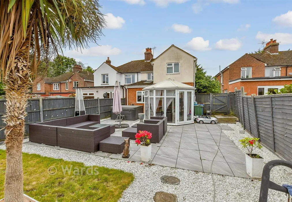 Rear Garden - Keycol Hill, Bobbing, Sittingbourne, Kent - Wards of Kent