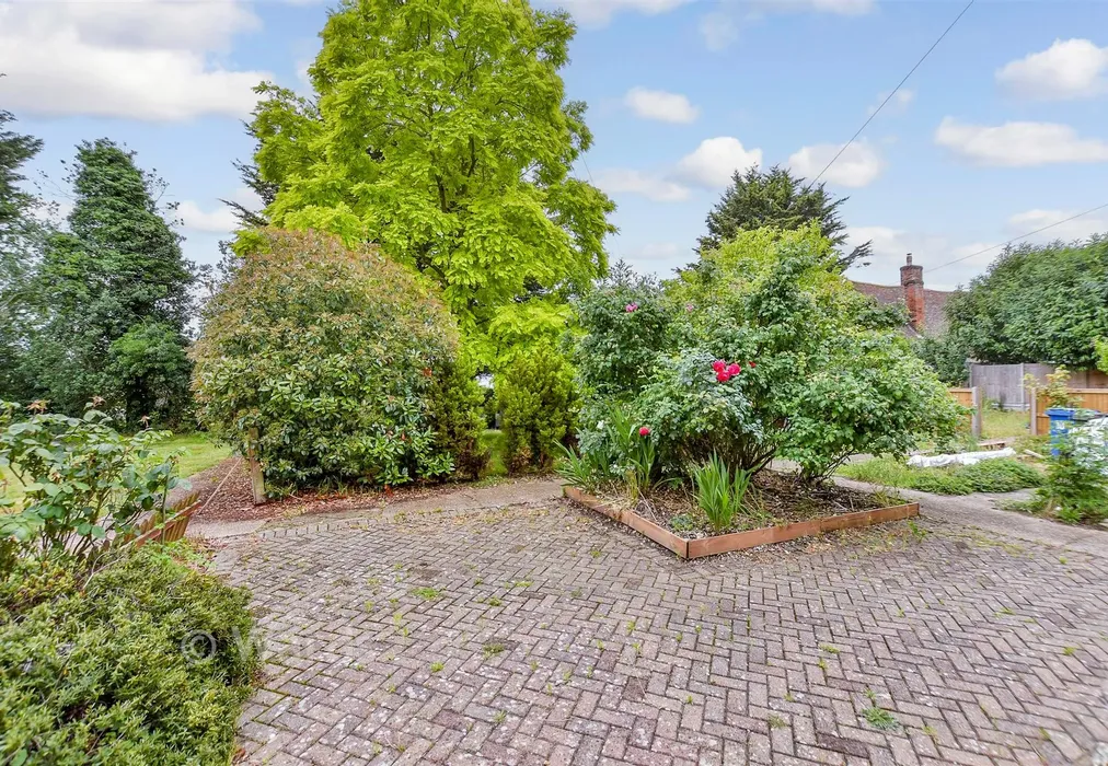 Front Garden - Keycol Hill, Bobbing, Sittingbourne, Kent - Wards of Kent