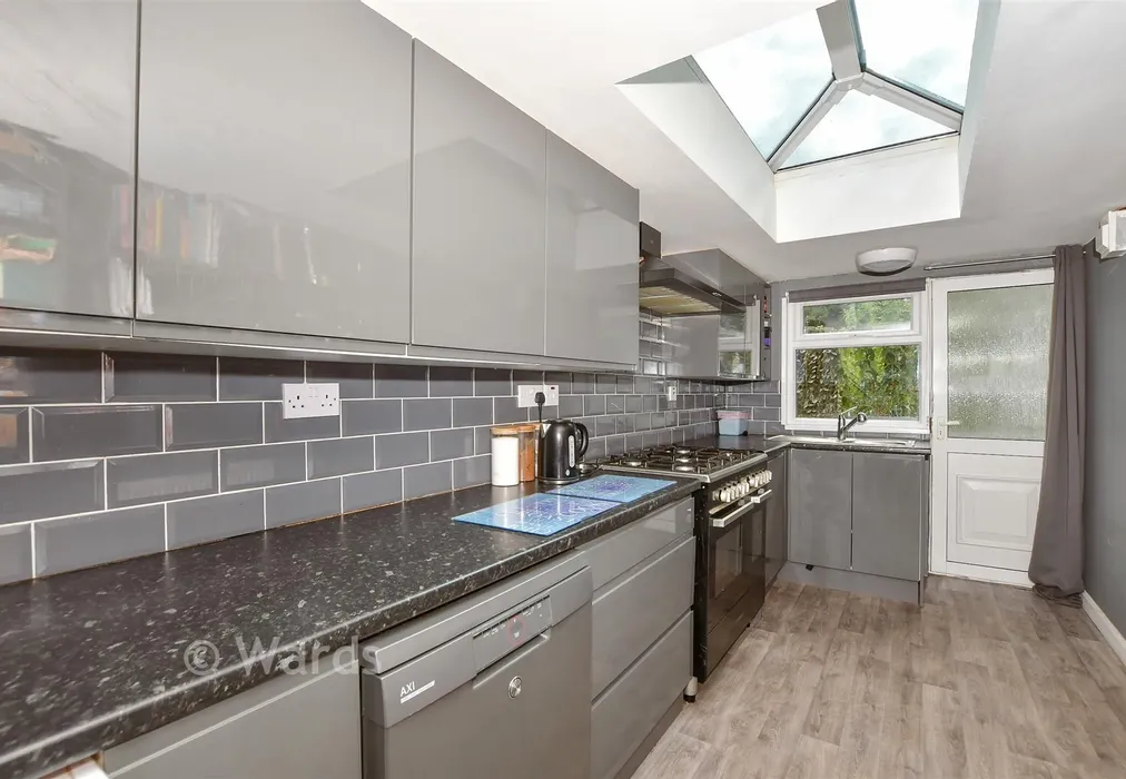 Kitchen - Hubble Drive, Maidstone, Kent - Wards of Kent