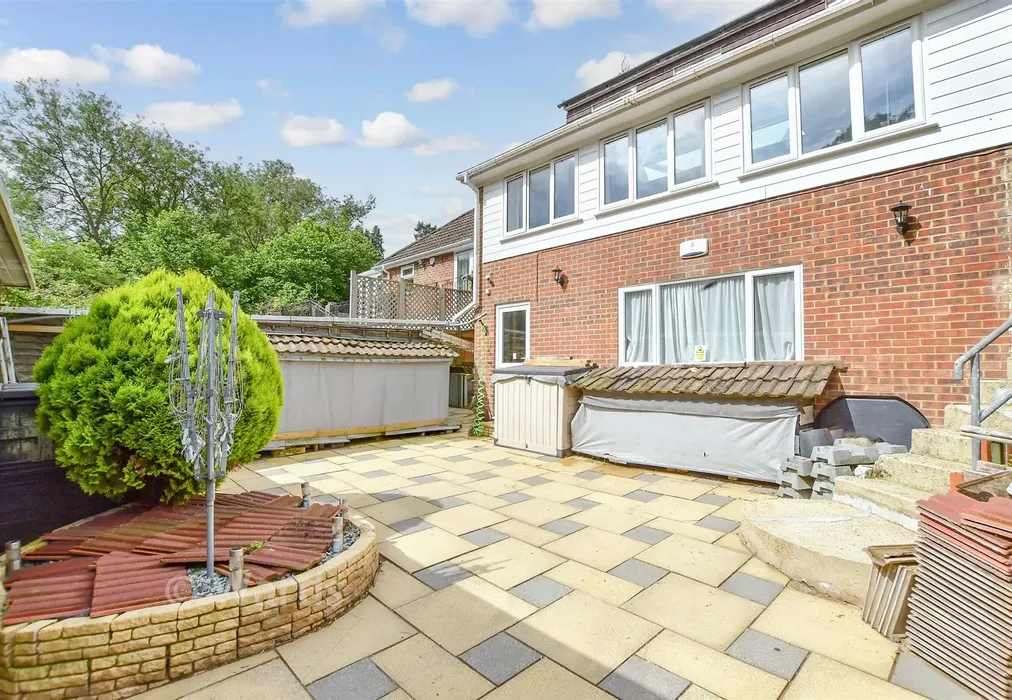 Patio / Decking - Hubble Drive, Maidstone, Kent - Wards of Kent