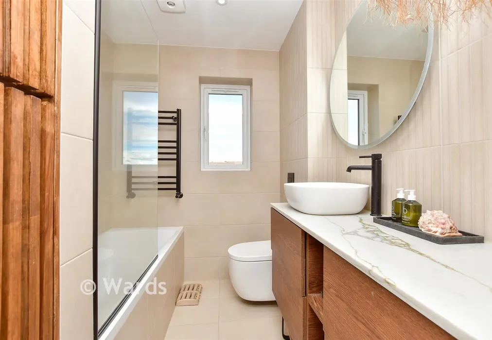 Bathroom - Burmarsh Close, Walderslade, Chatham, Kent - Wards of Kent
