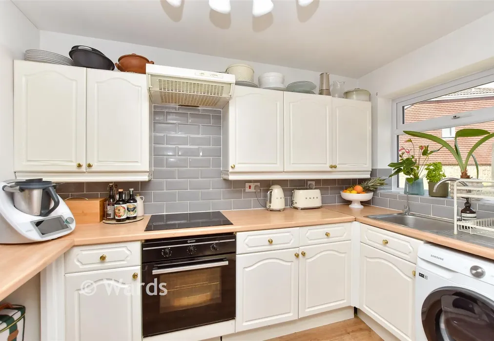 Kitchen - Burmarsh Close, Walderslade, Chatham, Kent - Wards of Kent