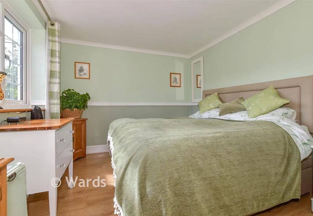 Bedroom 1 - Beacon Way, Lympne, Kent - Wards of Kent