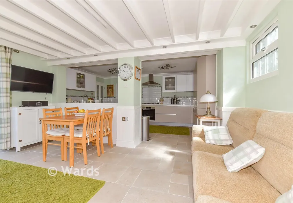 Sun Room - Beacon Way, Lympne, Kent - Wards of Kent