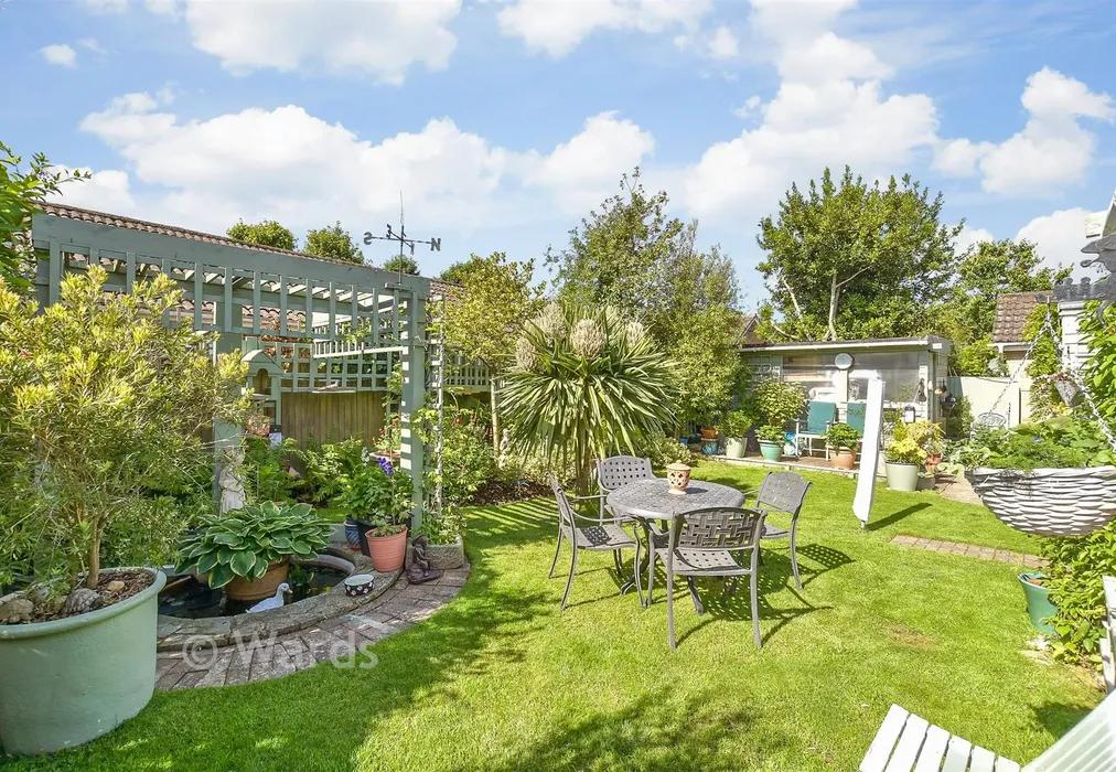Rear Garden - Beacon Way, Lympne, Kent - Wards of Kent