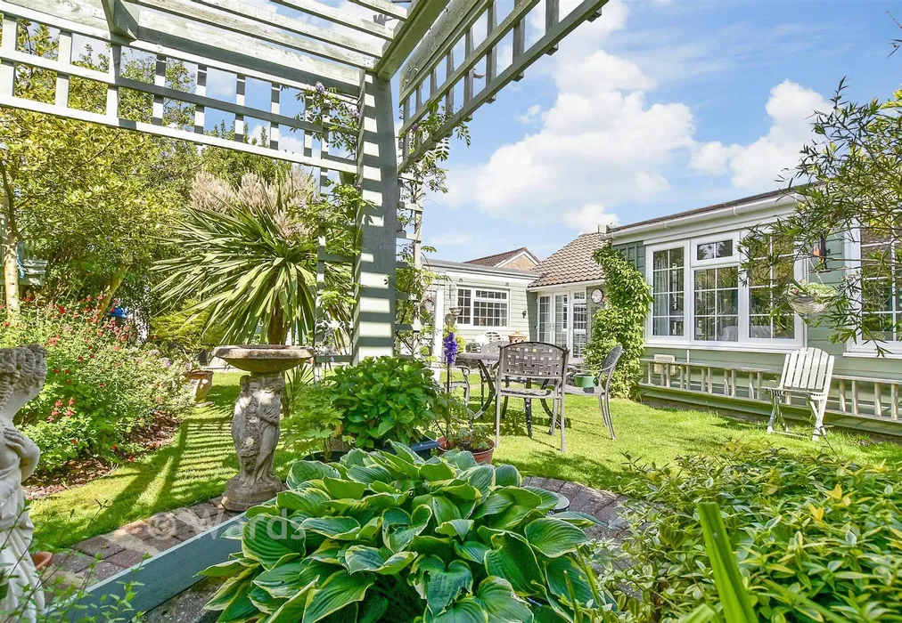 Rear Garden - Beacon Way, Lympne, Kent - Wards of Kent