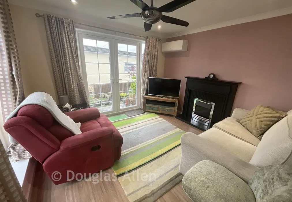 Lounge - Lower Dunton Road, Brentwood, Essex - Wards of Kent