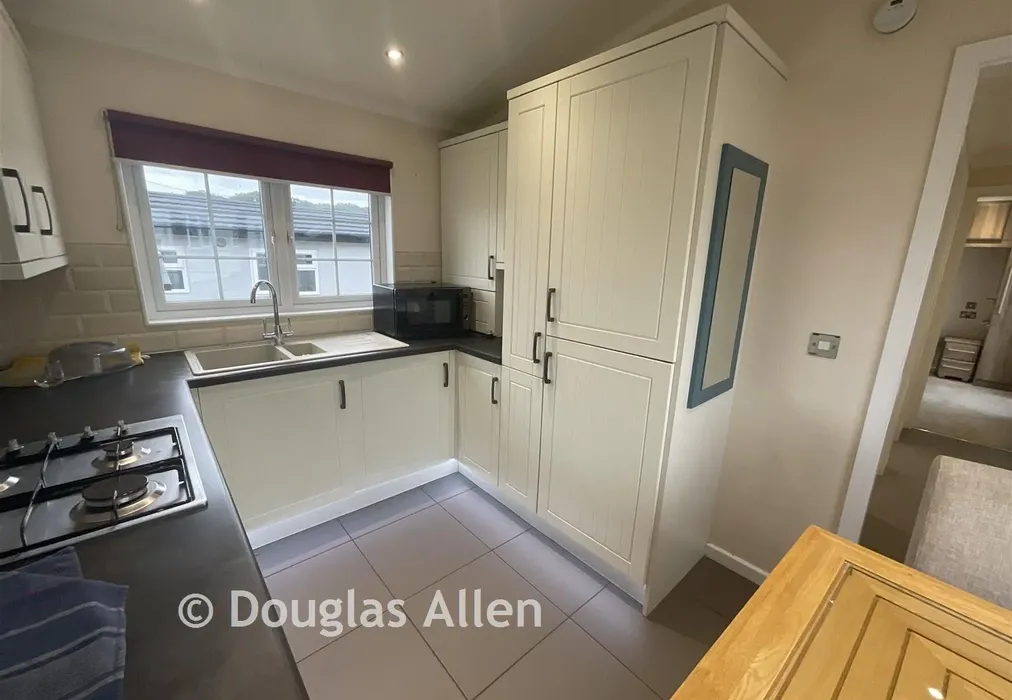 Kitchen - Lower Dunton Road, Brentwood, Essex - Wards of Kent