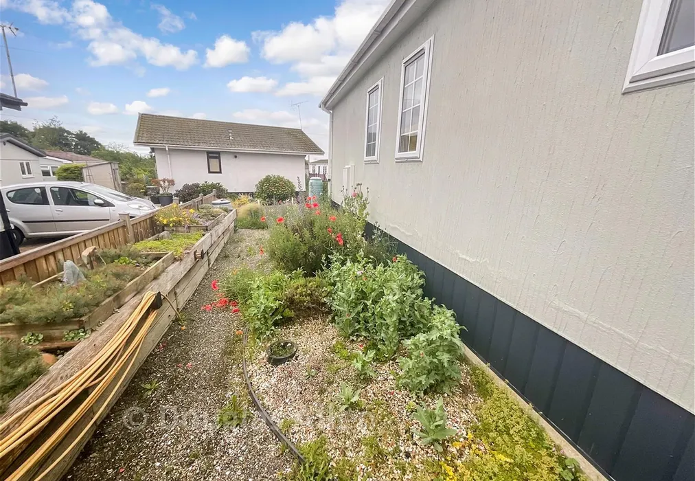Side View - Lower Dunton Road, Brentwood, Essex - Wards of Kent
