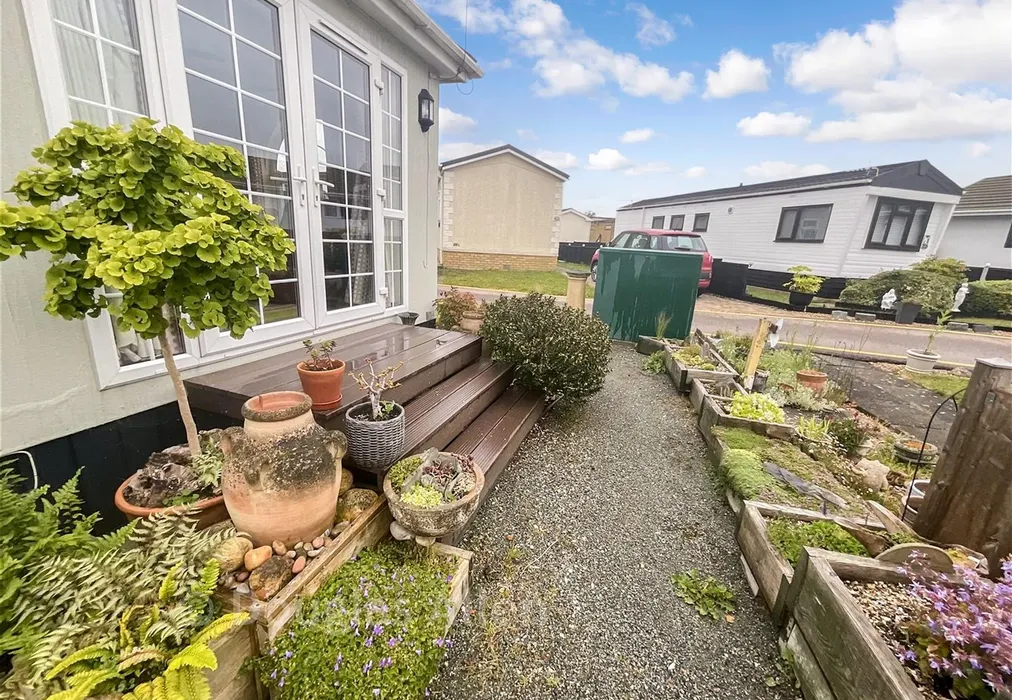 Front View - Lower Dunton Road, Brentwood, Essex - Wards of Kent
