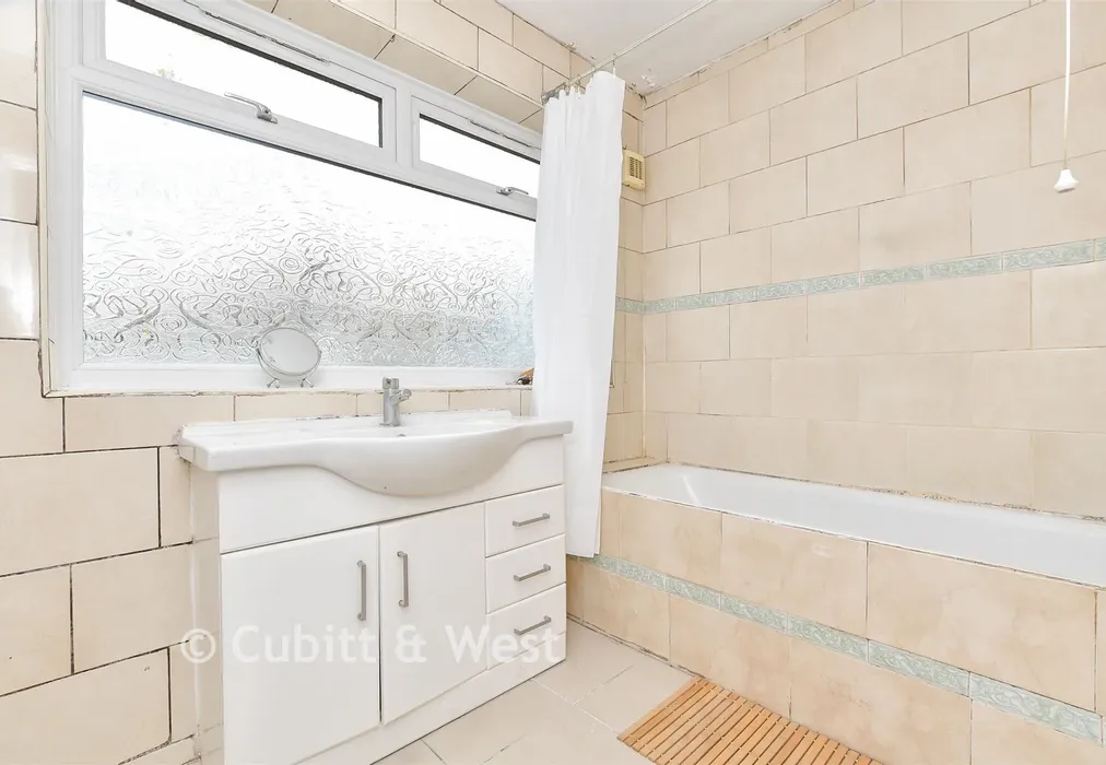 Bathroom - Addisons Close, Shirley, Croydon, Surrey - Wards of Kent