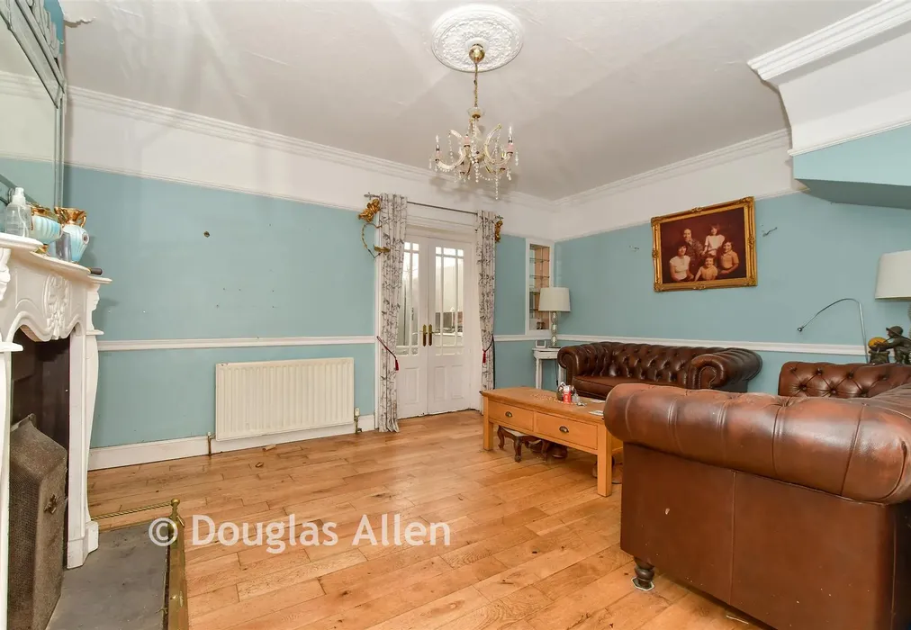 Lounge - Church End Lane, Runwell, Wickford, Essex - Wards of Kent
