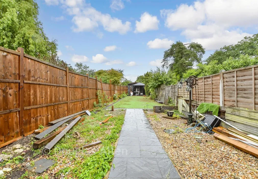 Rear Garden - Church End Lane, Runwell, Wickford, Essex - Wards of Kent