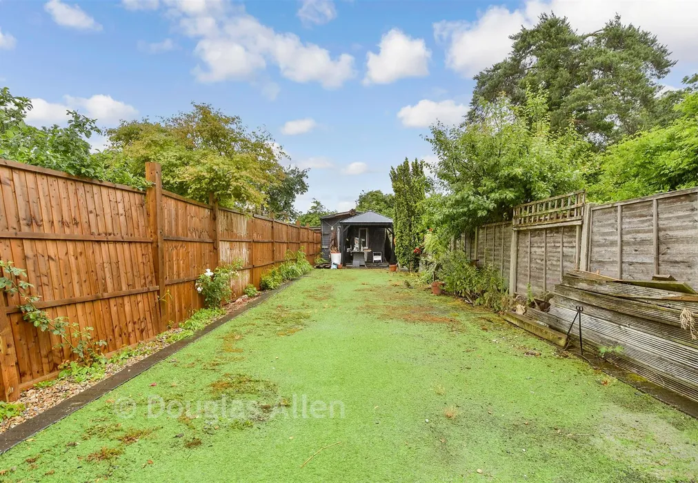 Rear Garden - Church End Lane, Runwell, Wickford, Essex - Wards of Kent