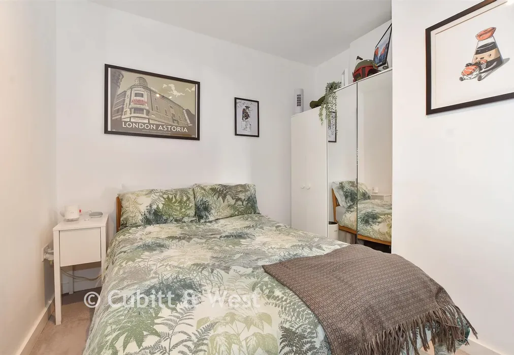 Bedroom - Station Road, Redhill, Surrey - Wards of Kent