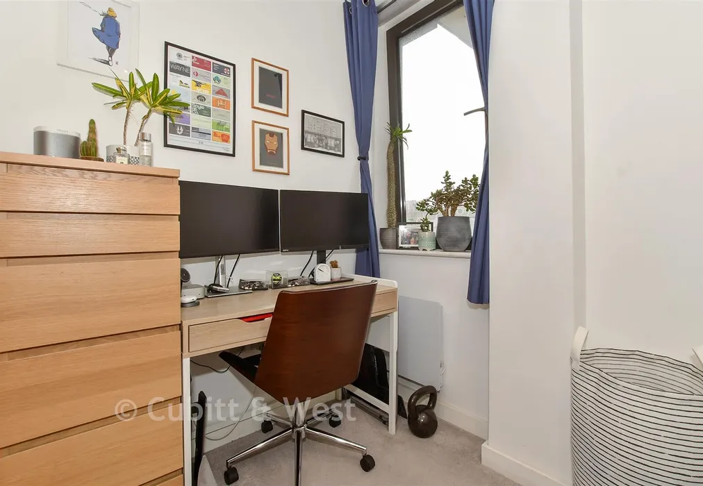 Bedroom - Station Road, Redhill, Surrey - Wards of Kent
