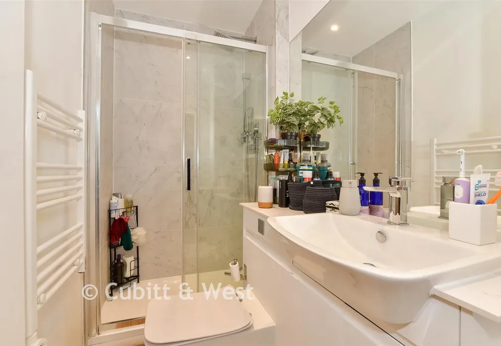 Shower Room - Station Road, Redhill, Surrey - Wards of Kent