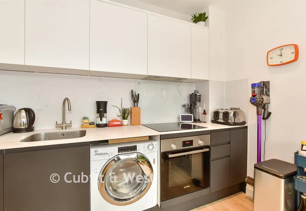 Lounge/Kitchen - Station Road, Redhill, Surrey - Wards of Kent