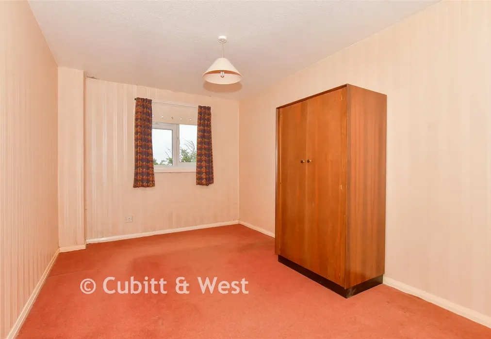 Bedroom 1 - Wheatcroft, Littlehampton, West Sussex - Wards of Kent