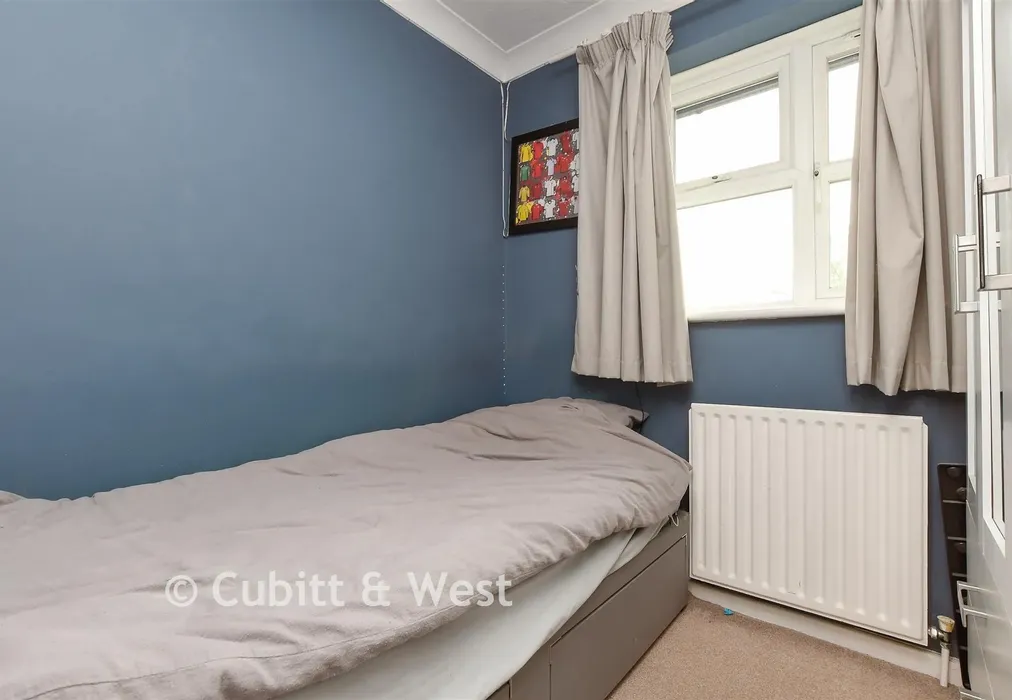 Bedroom 2 - The Woodlands, Smallfield, Surrey - Wards of Kent