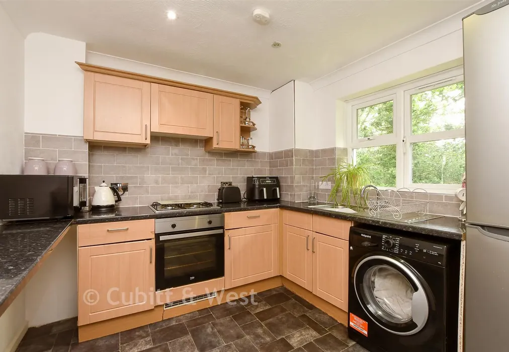 Kitchen - The Woodlands, Smallfield, Surrey - Wards of Kent